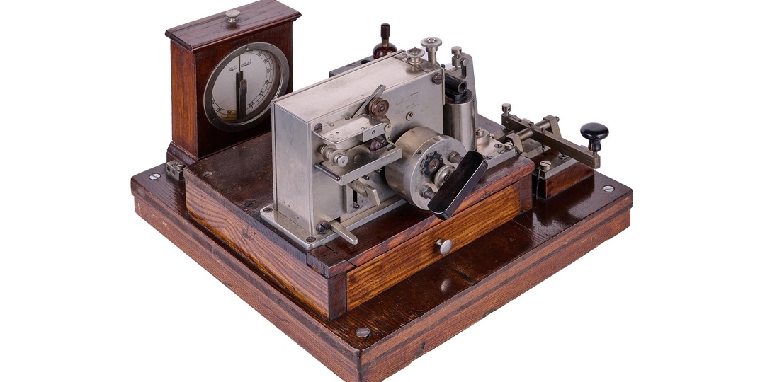 Пишущий телеграфный аппарат