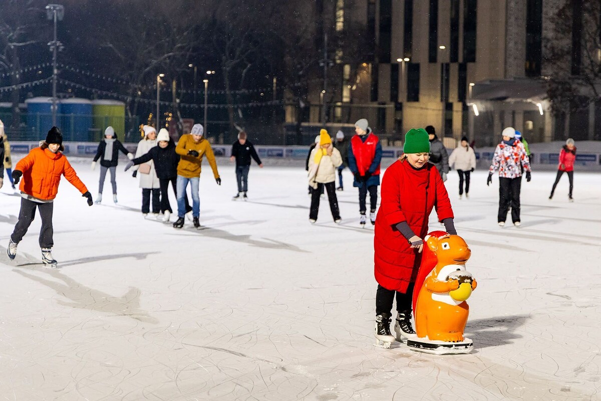    Бесплатные уроки катания на коньках проведут в парке «Сокольники»