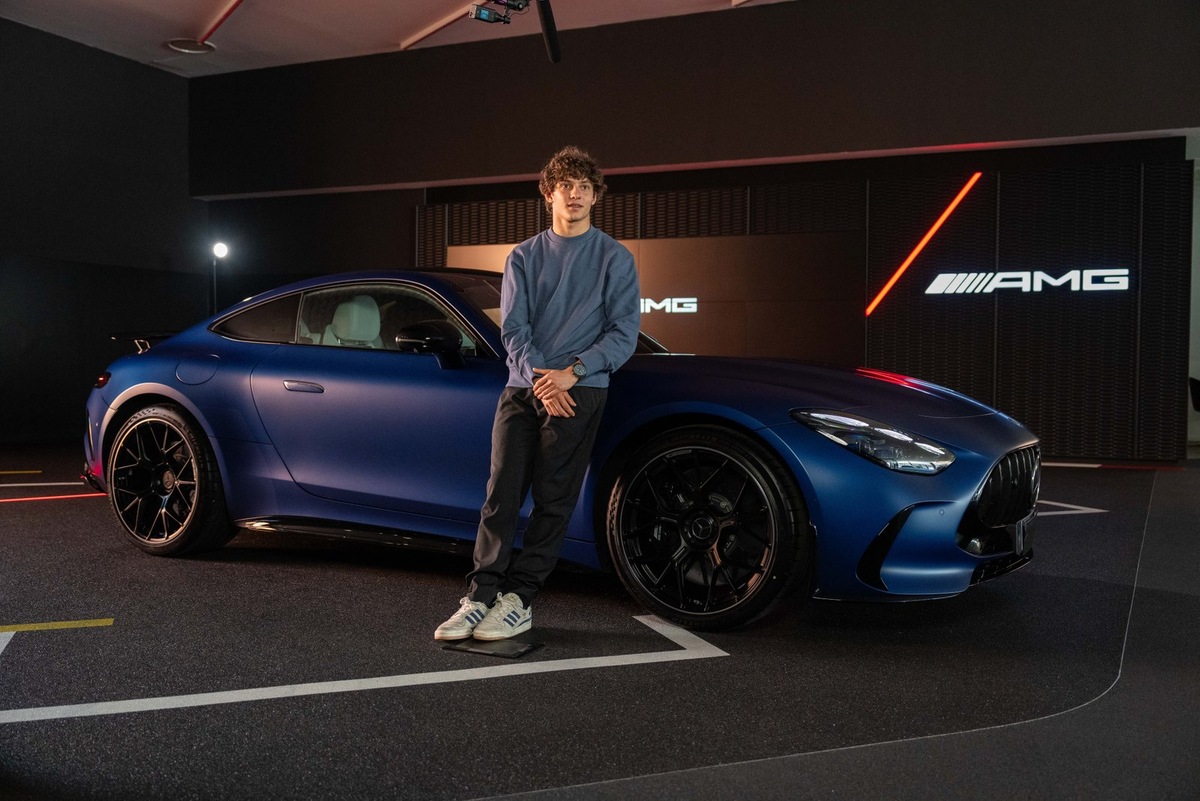    Кими Антонелли получил в подарок от команды спорткар Mercedes‑AMG GT 63 PRO 4MATIC+ Motorsport Collectors Edition