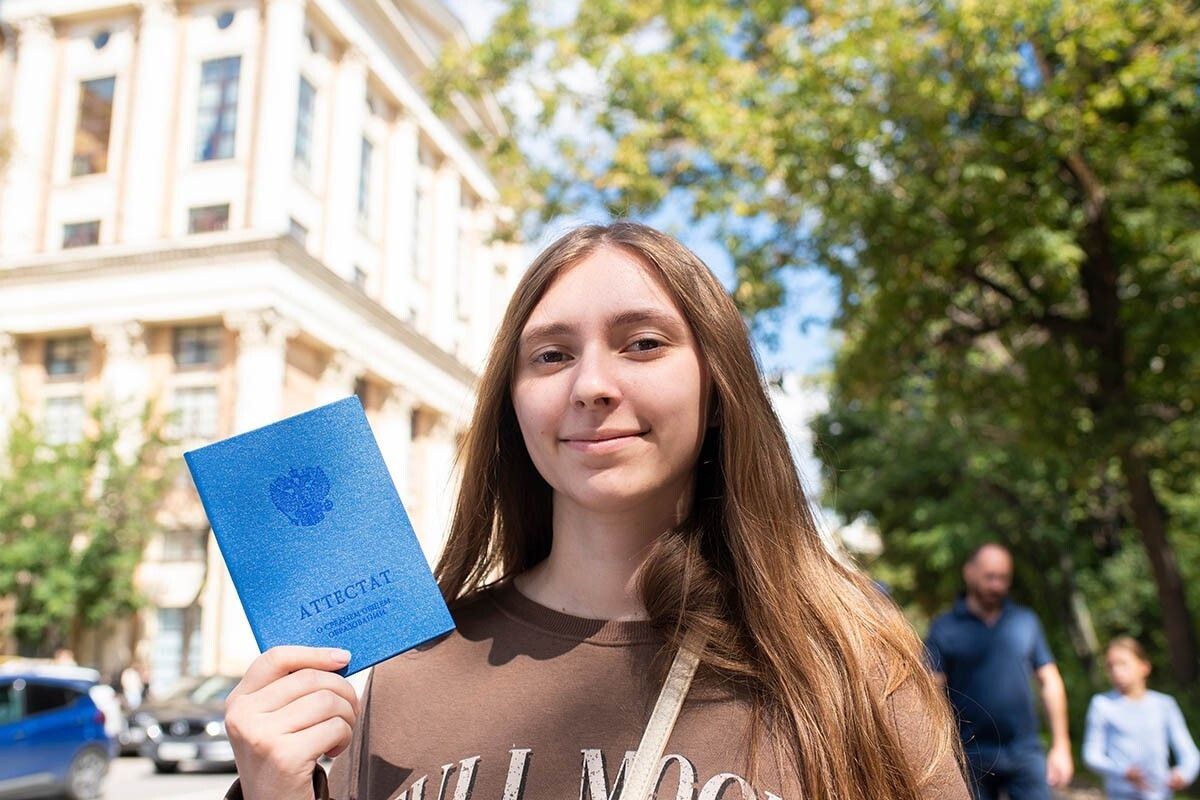 Перед поступлением соберите полный пакет документов. Источник: Jayakri / Shutterstock / FOTODOM📷
