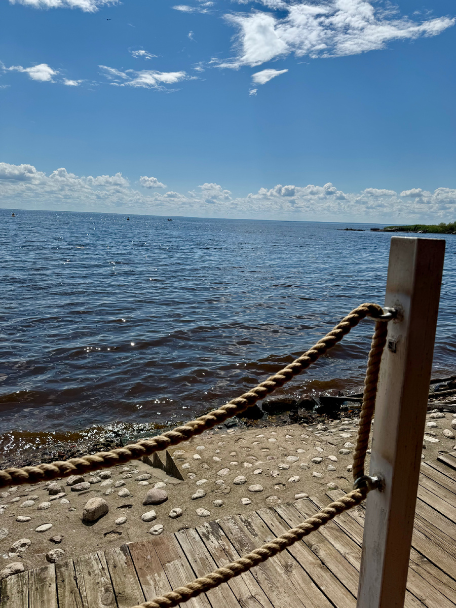 Вид на Псковское озеро с причала кафе Ерш