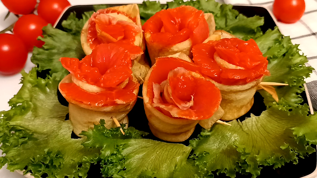 ⭐ "Букет роз" из блинов с рыбой на Масленицу