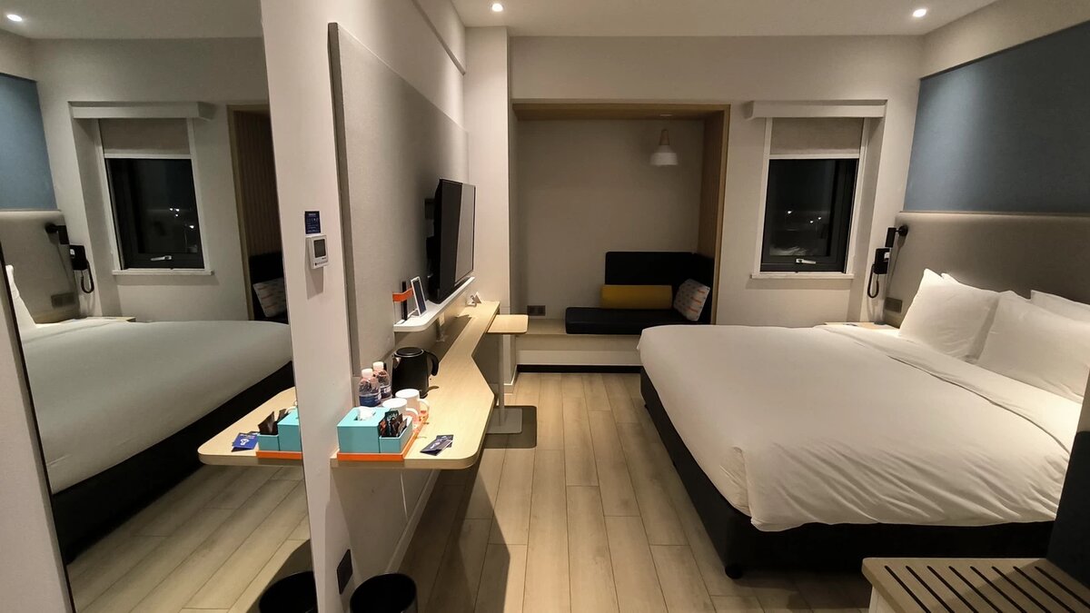 Наш номер в Holiday Inn Express Shanghai Pudong Airport
