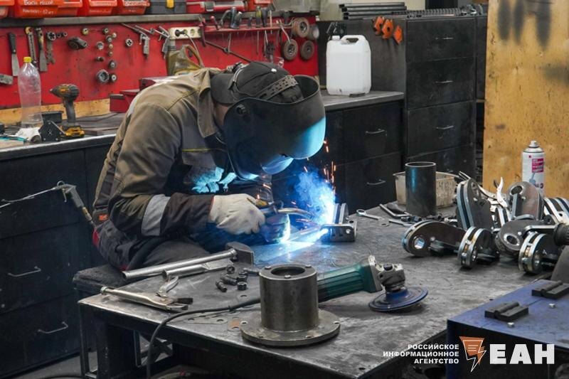    Фото ЕАН / Рабочий за столом