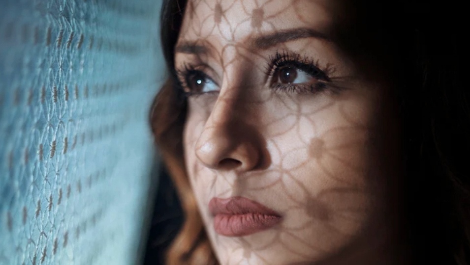 — Люди должны знать и сами все решить, — жёстко произнесла она, сдав мужа