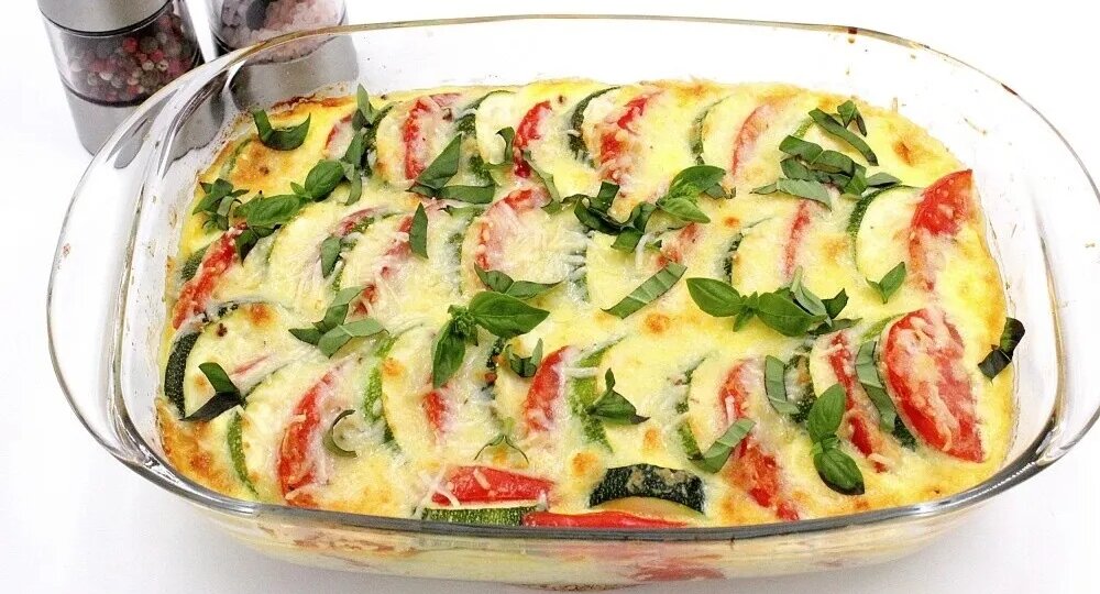 Кабачки с помидорами и сыром в духовке