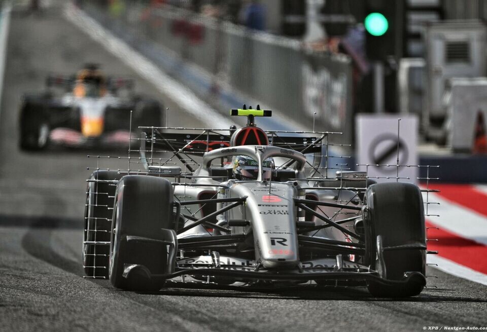    Тесты Ф1 в Бахрейне: Audi удивила экстремально узкими боковыми понтонами Соцсети