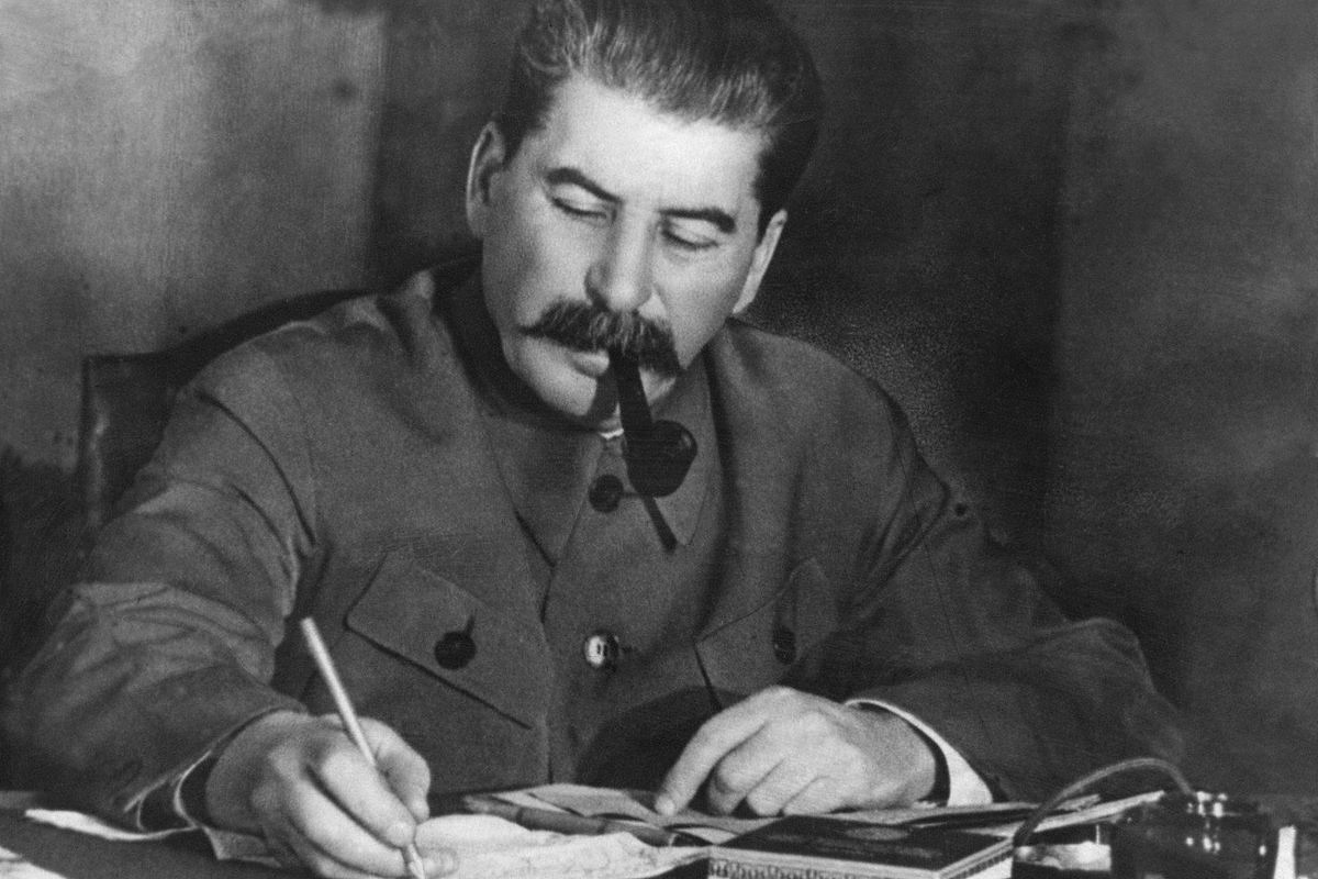 Иосиф Виссарионович Сталин в рабочем кабинете в Кремле. Изображение из открытых источников