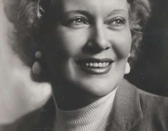 Любовь Советского Союза: снимки одной из главных кинозвезд страны