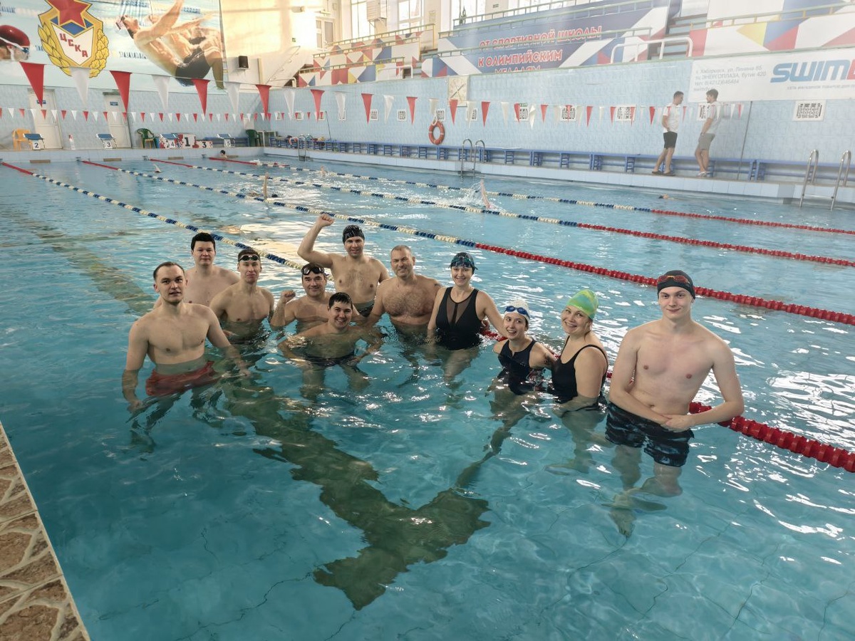 В плавательной эстафете победу одержали сотрудники Тихоокеанского РДУ