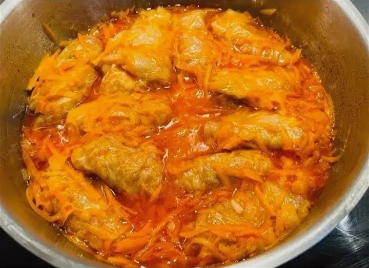 Вот интересный и вкусный рецепт голубцов с мясом и солнечными томатами.