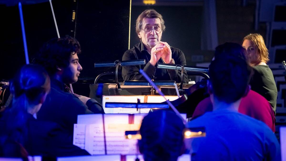    Юрий Башмет на одной из репетиций VII Зимнего международного фестиваля искусств / Фото: Дмитрий Дубинский / Вечерняя Москва