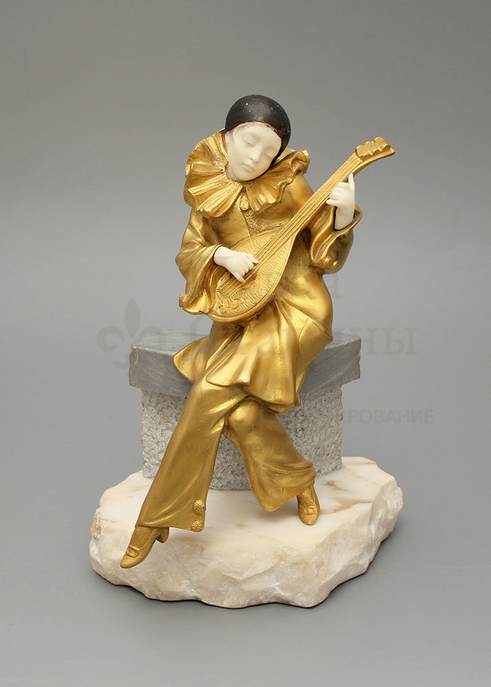 Статуэтка в стиле ар-деко «Пьеро с мандолиной», A. Gory, бронза, кость, мрамор, Европа, 1910-20 гг. Фото с нашего сайта dvaveka.ru