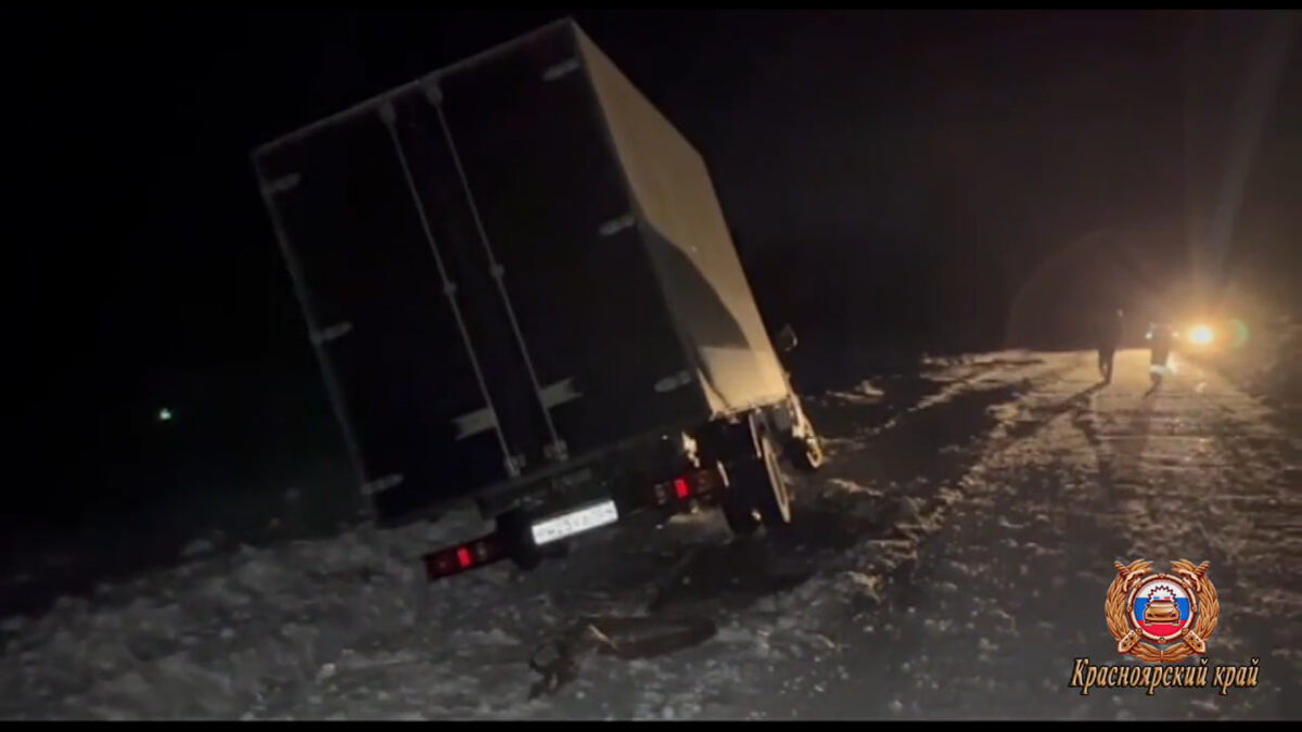     Назаровские инспекторы помогли застрявшему на трассе водителю «Газели»