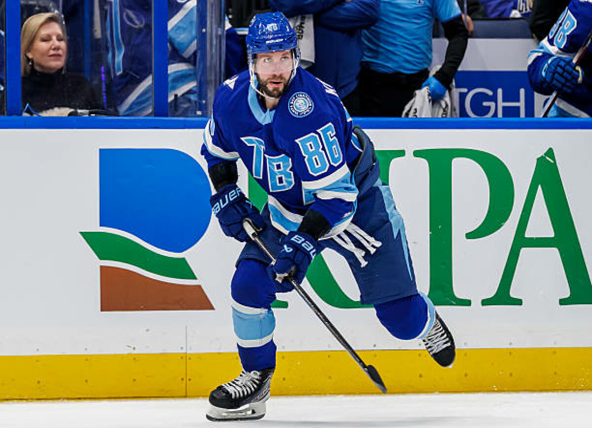     В США включили 2 российских хоккеистов в топ-5 претендентов на «Харт Трофи»