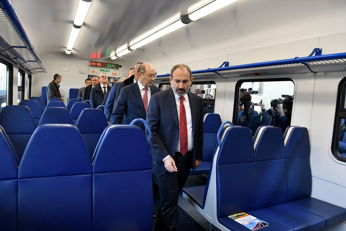   Пашинян выразил неудовольствие тем, что железные дороги страны находится в управлении РЖД. Фото: сайт Премьер-министра Республики Армения.