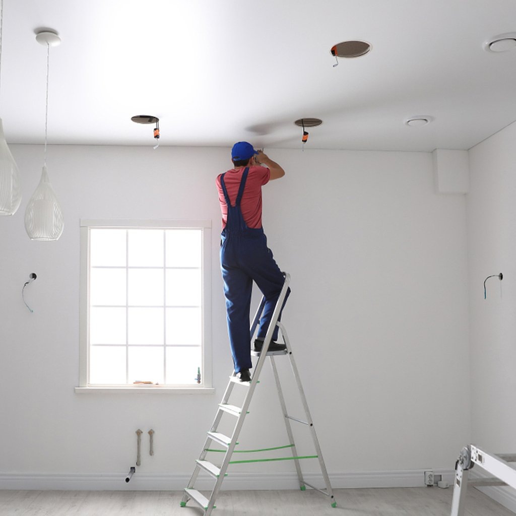 Монтаж натяжного потолка (пример)