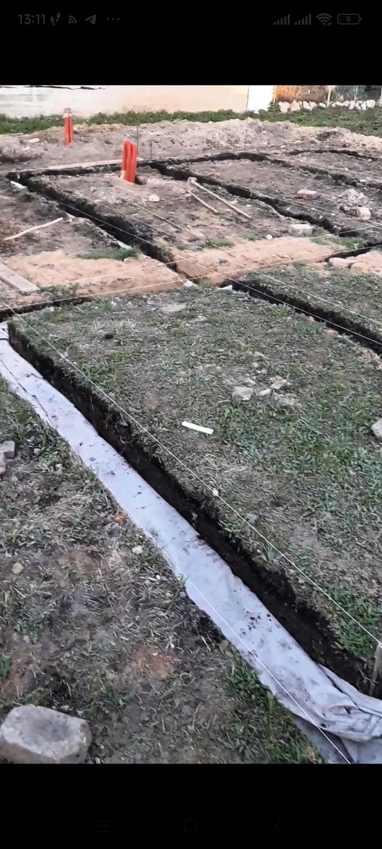 Сразу прокладывали закладные под электричество, канализацию, и воду