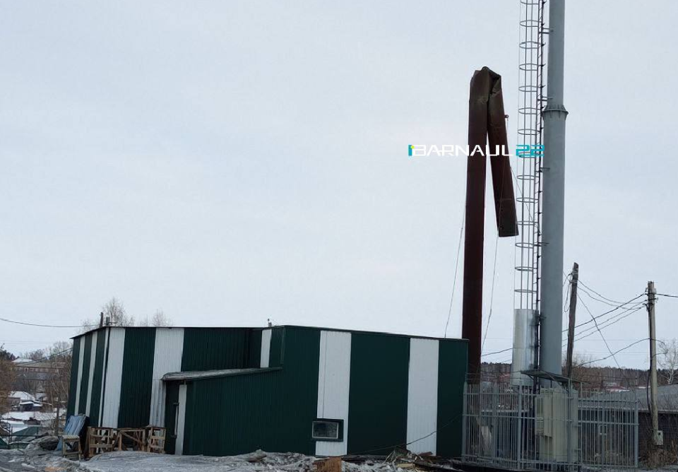    Обвалившаяся труба котельной. Источник: Barnaul 22