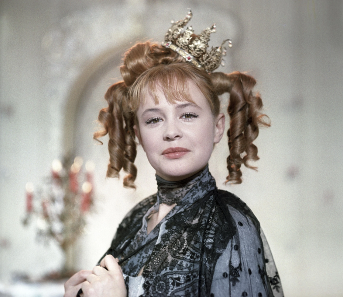 Марина Неелова в фильме «Старая, старая сказка».