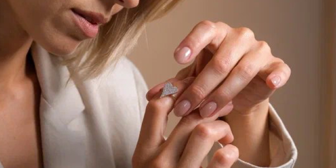 Любовь к себе - самый красивый аксессуар: какие украшения с сердцами носить этой весной