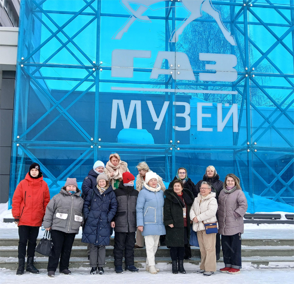 у входа в музей ГАЗа