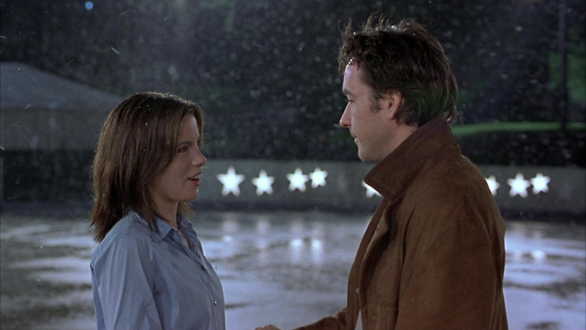 Подарок девушке на 8 марта из фильма «Интуиция» с арендой катка СПб.