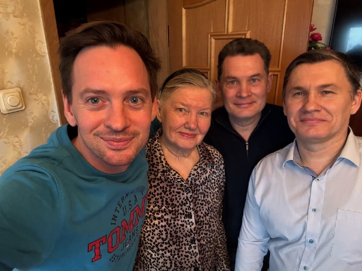    Александр Соколовский с семьей (фото: Instagram* / alexandrsokolovsky)