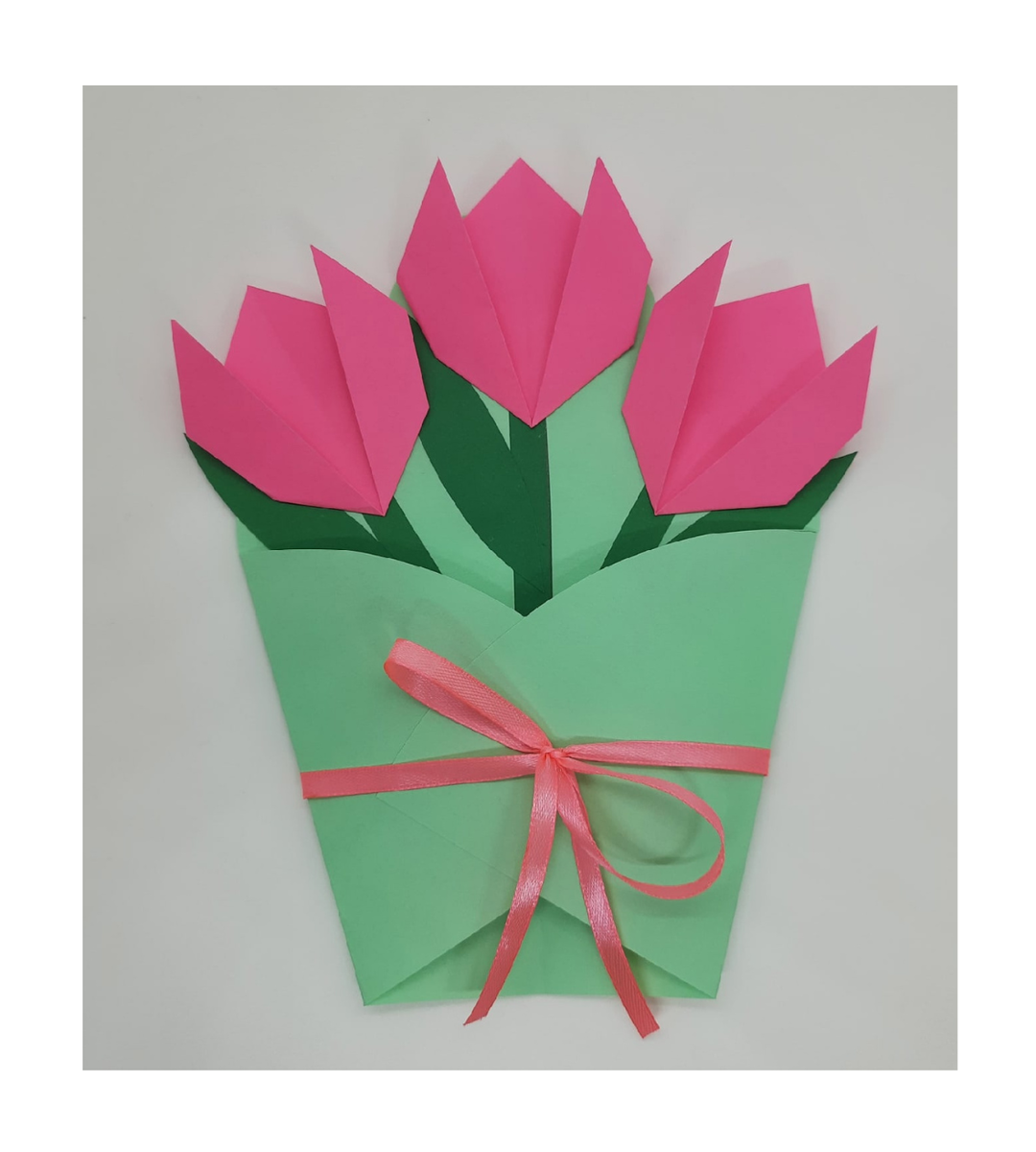 Яркий подарок к празднику: тюльпаны оригами для мамы своими руками