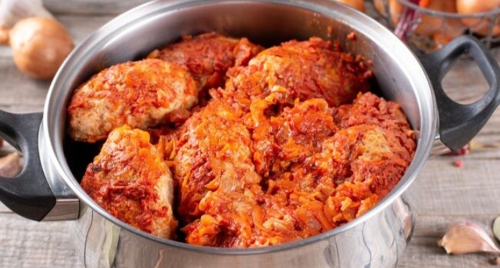 Приготовление голубцов с фаршем из утки и клюквой — это интересный и оригинальный способ разнообразить ваше меню.