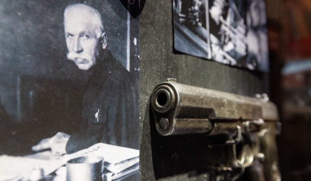     Пистолеты системы "Наган" и "ТТ" из фондов Музея Победы. Источник: Музей Победы Автор фото: Андрей Лебедев