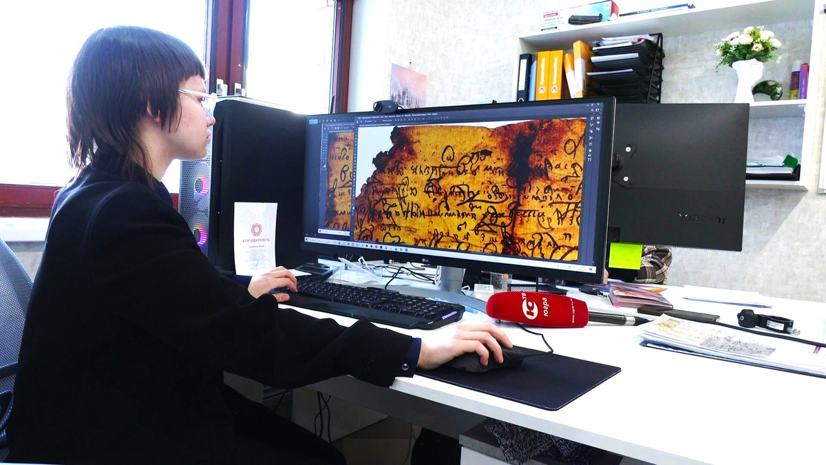    Югорчане изучают рукописи петровского периода