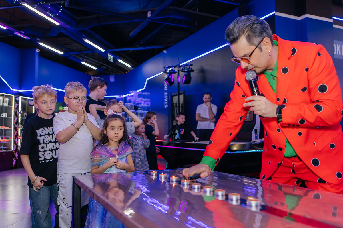 Игра «Задуй свечи криком»