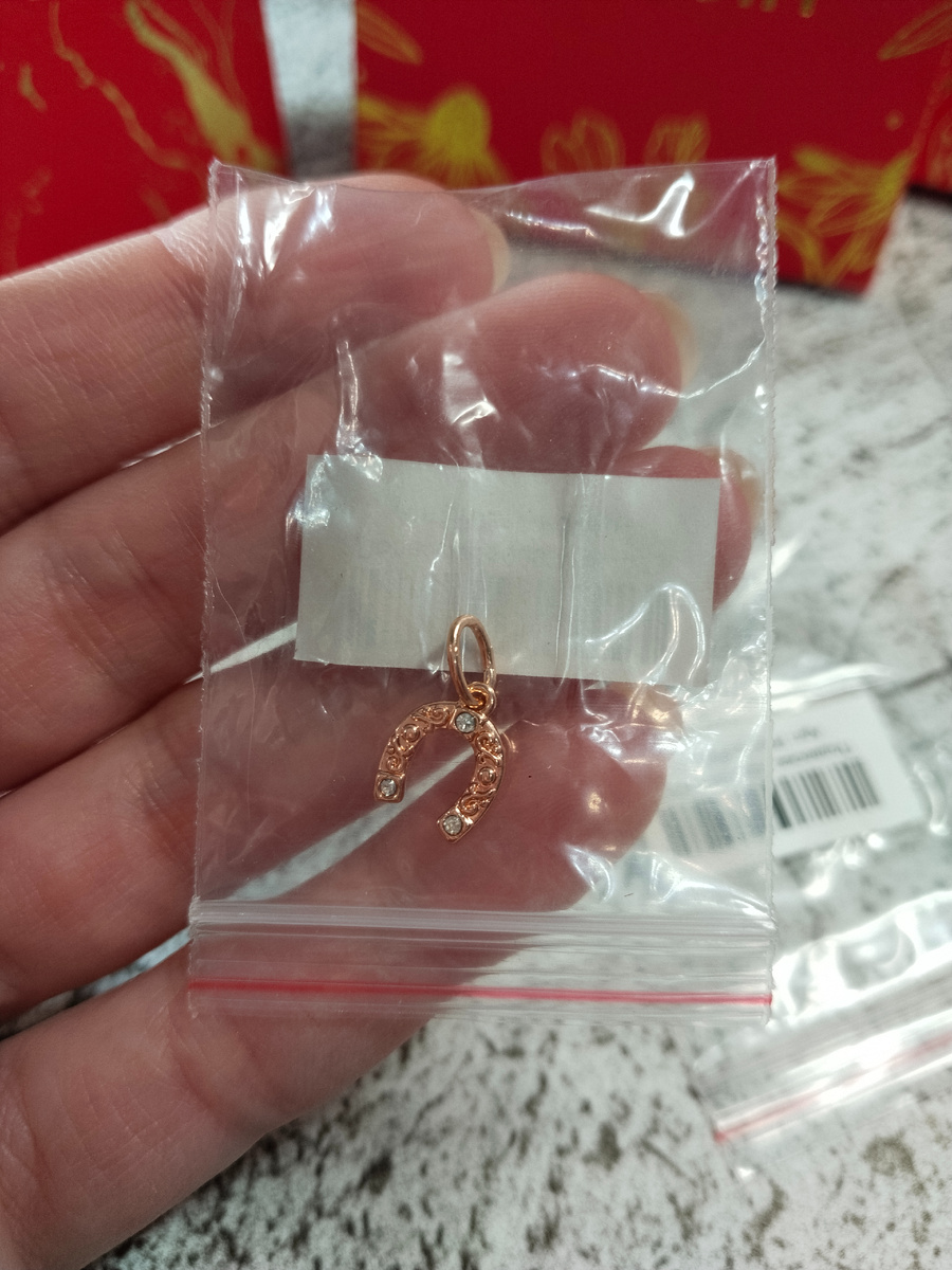 Вот такая подвесочка в виде подковы (их у меня 2 штуки)