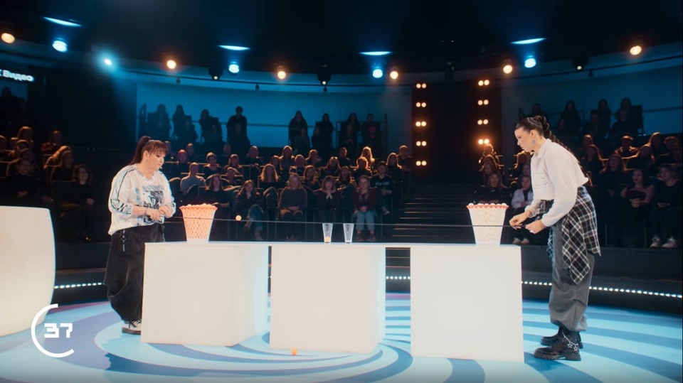    По правилам, за каждое невыполненное задание участники должны выполнить наказание. Фото: стоп-кадр шоу «Неигры»