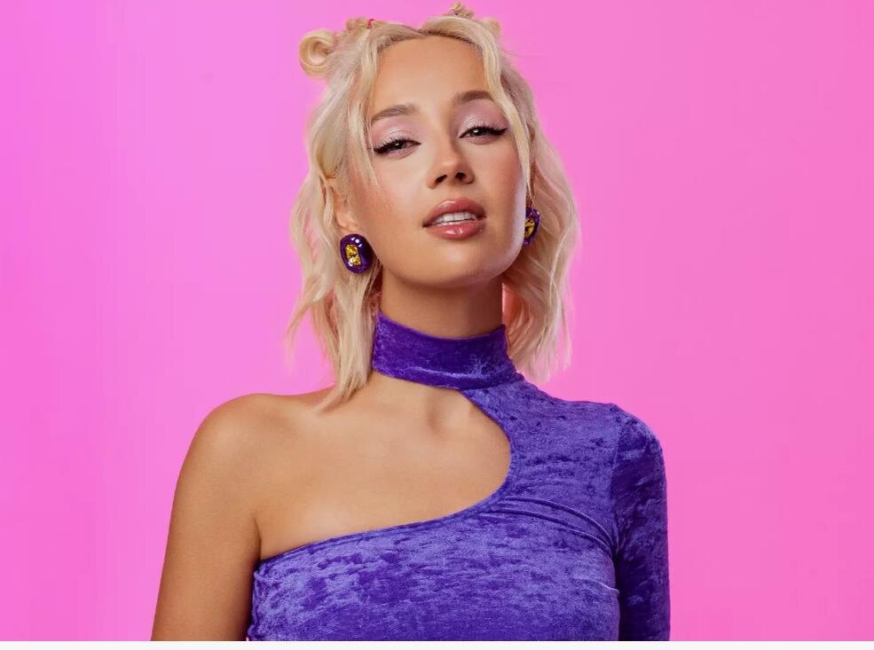 Почему Клава Кока вызывает у меня "эффект зловещей долины"