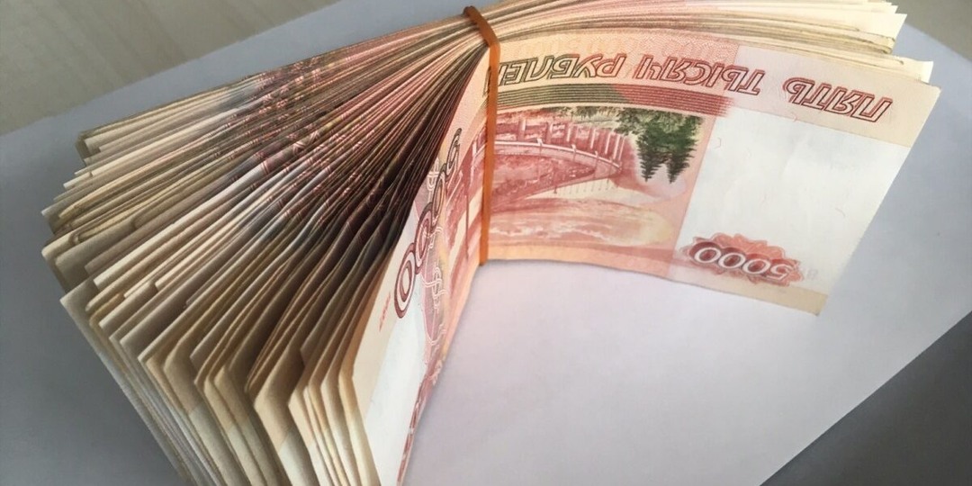 Греф призвал платить чиновникам в РФ столько, чтобы они «не вели нищенскую жизнь»