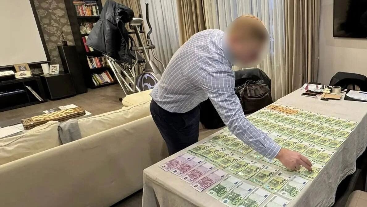   Следователи изъяли деньги при обысках у руководителей стройфирмы