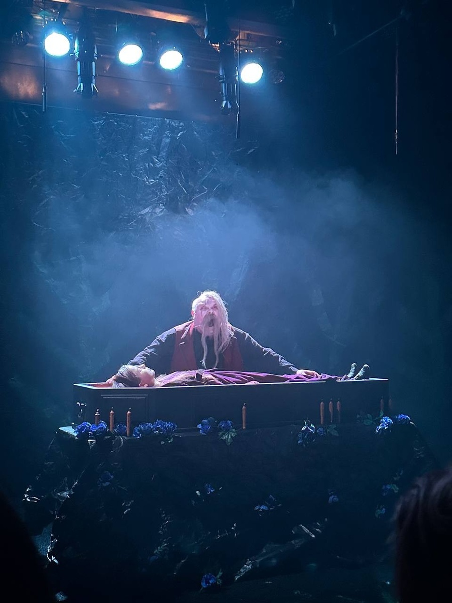 Сцена из спектакля «Вий». Новая сцена МХТ. Фото автора.