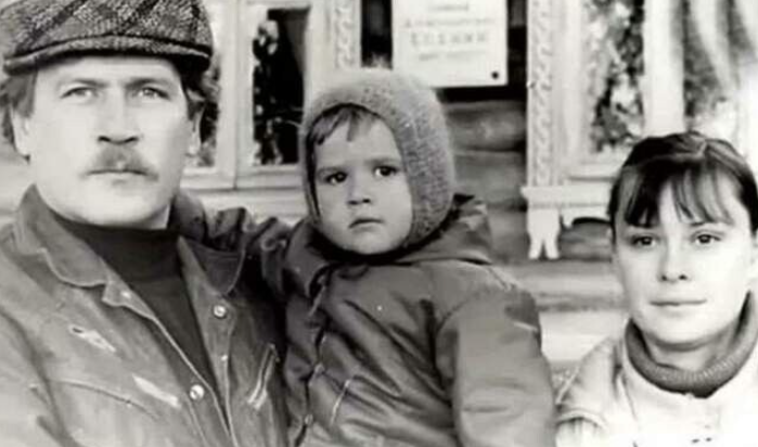 Борис Невзоров и Анастасия Иванова с дочерью Полиной. Фото: соцсети