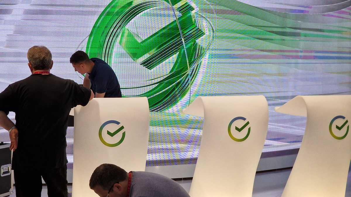 Греф сообщал, что Сбербанк приостановил процесс сокращения неэффективного персонала