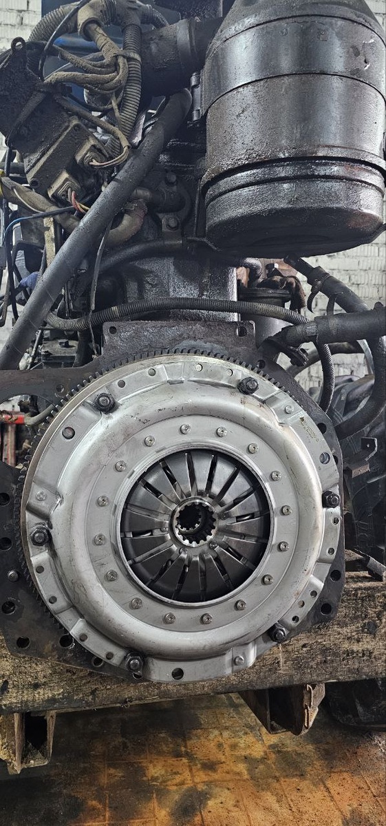 Новое лепестковое сцепление установлено и отцентровано