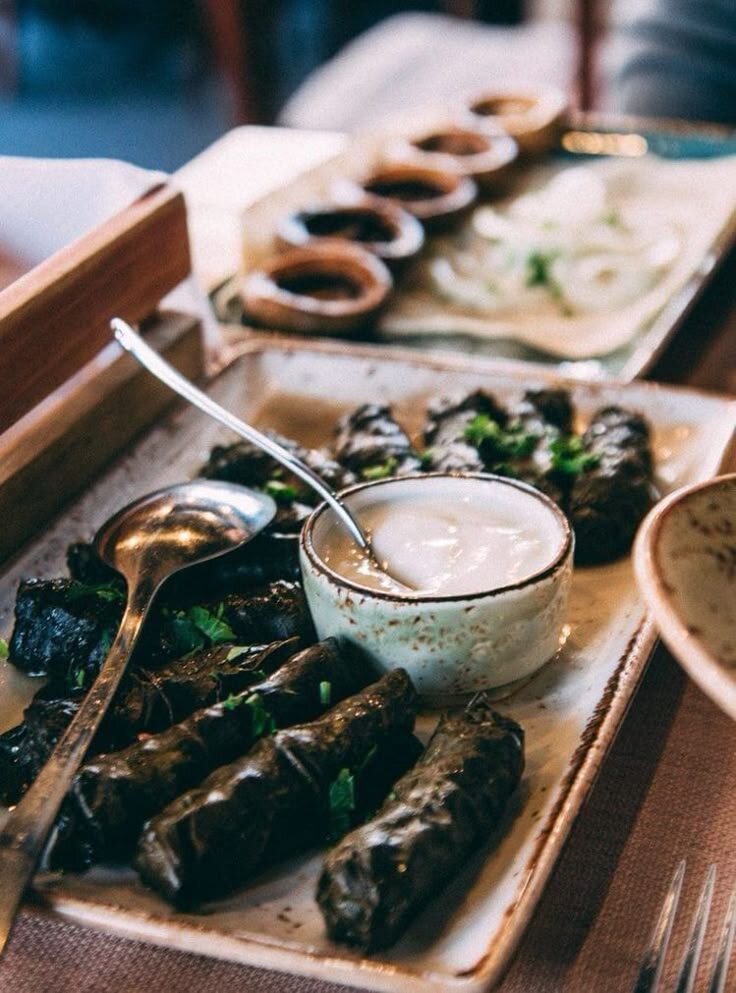 Традиционный армянский стол - символ гостеприимства, заботы и уважения к гостю