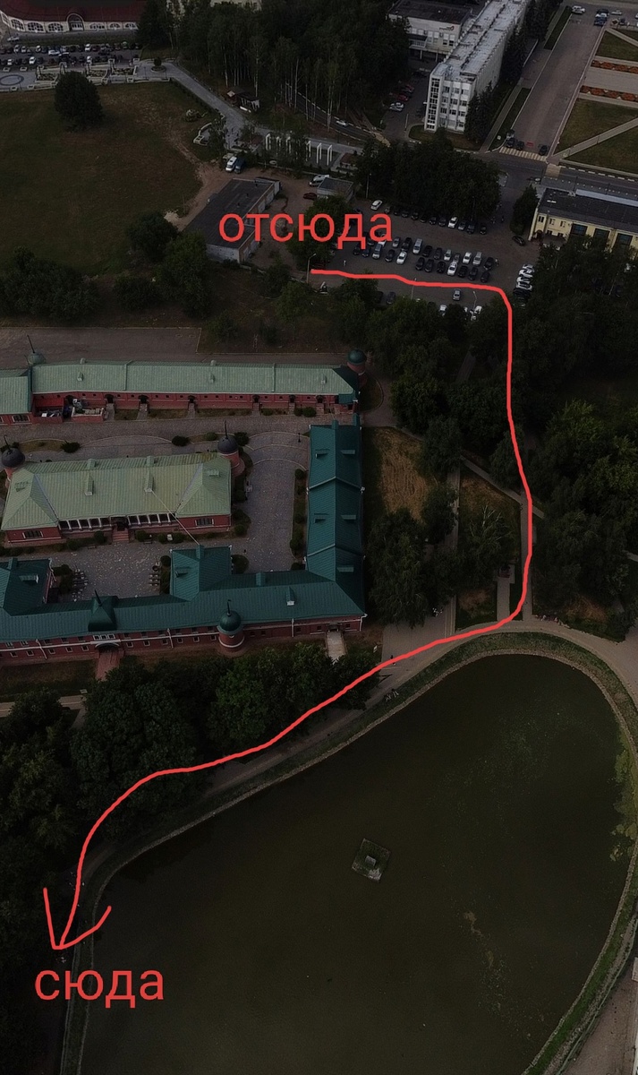 С парковки. Мимо Конного двора и Белого пруда.