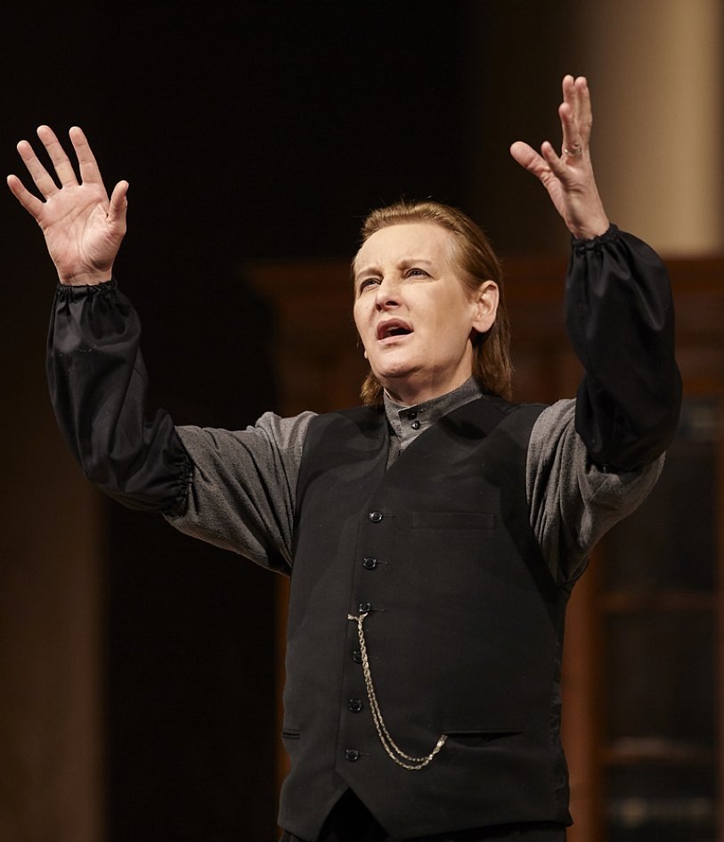 Фото с сайта театра Маяковского