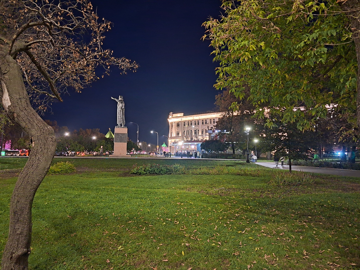 Площадь имени Минина и Пожарского в Нижнем Новгороде. Фото автора. 