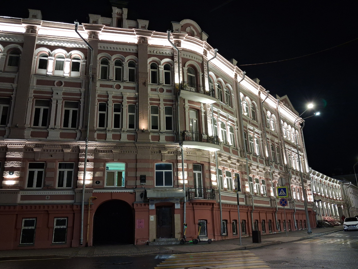 Бывший доходный дом. Сейчас - Институт международных отношений и мировой истории ННГУ. Фото автора. 