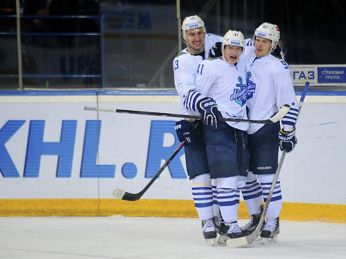    Хоккеисты "Адмирала" | © Фото : предоставлено пресс-службой ХК "Адмирал"
