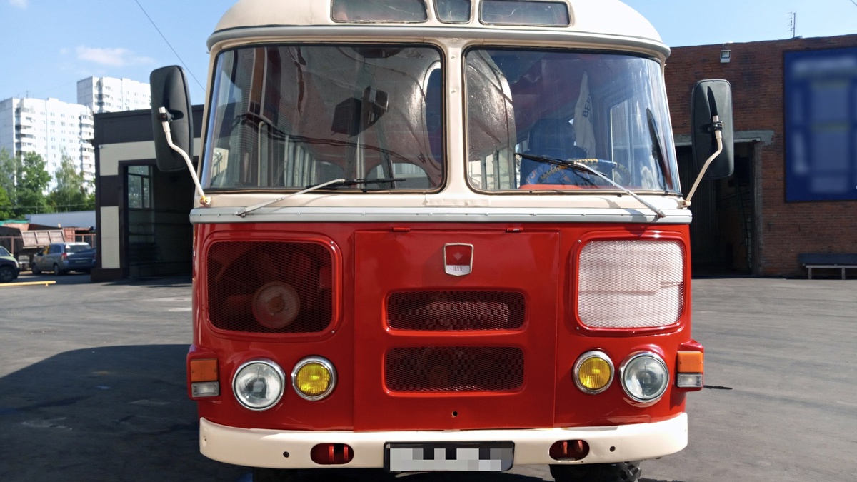 Медленный, с огромным расходом топлива, но незаменимый на советских дорогах: вспомним ПАЗ-3201