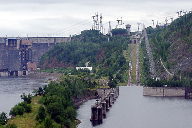 Красноярская ГЭС. Источник фото: ru.wikipedia.org Авторство: Dr. A. Hugentobler. Собственная работа, CC BY-SA 2.5, https://commons.wikimedia.org/w/index.php?curid=86619097